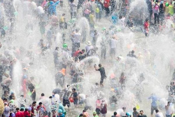 傣族泼水节的起源与意义
