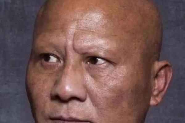 眉骨突出的男人面相解析：揭示个性与命运的深层密码