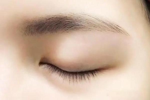 八字眉的流行趋势与经典款式推荐
