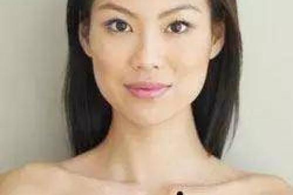 痣相在锁骨上的不同位置与命运解析