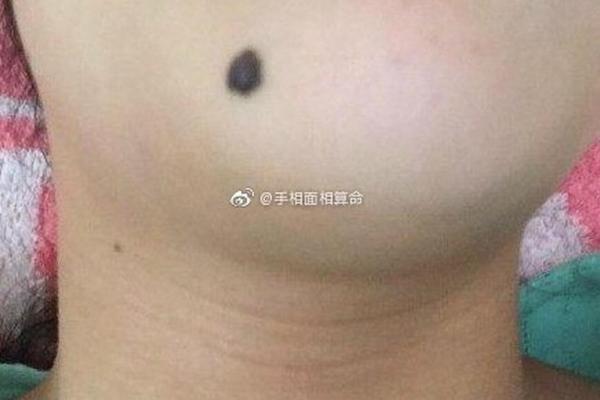 国字脸男人：面相中的坚韧与决策力