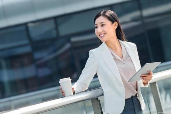 嘴角上扬的女人面相：揭示内心自信与幸福的秘密