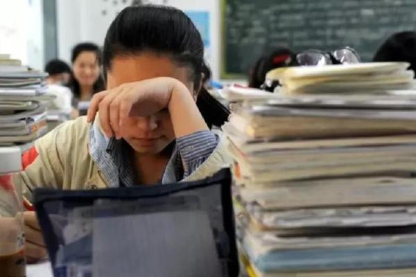梦到电梯时，可能反映了你生活中的哪些困惑