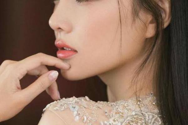李小璐八字揭秘：命运轨迹竟如此神奇！