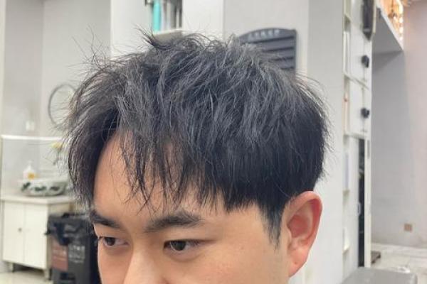 面相解析：揭秘大M头型背后的运势与魅力