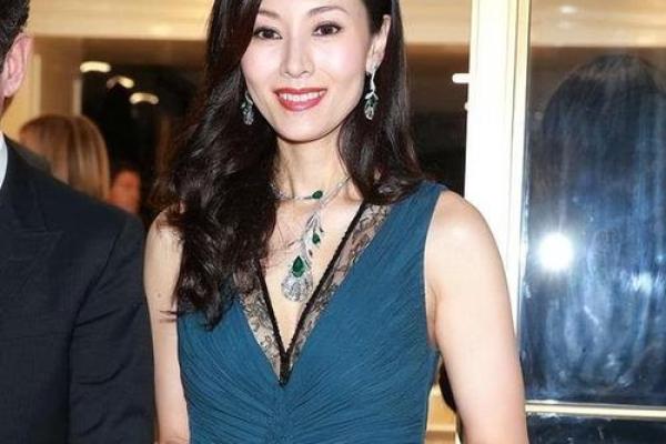 李嘉欣鼻子的秘密：揭秘港姐鼻型背后的命运密码