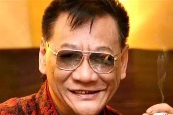 巨富面相揭秘：揭秘那些富得流油的神秘男人！