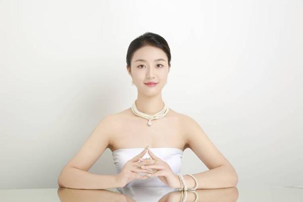 刘亭亭：优雅如亭，亭亭玉立，人生运势璀璨绽放