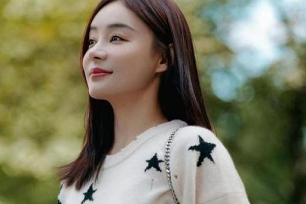 袁姗姗命运揭秘：星途璀璨背后的命理玄机
