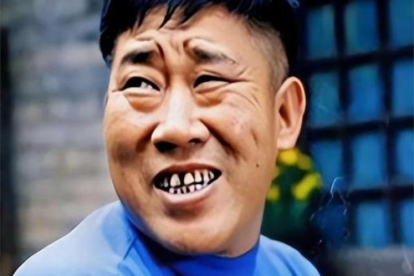狡黠眼神，厚唇紧抿：揭秘难缠面相之谜