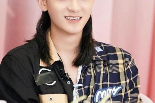 黄子韬生辰八字揭秘：星途璀璨背后的命运密码