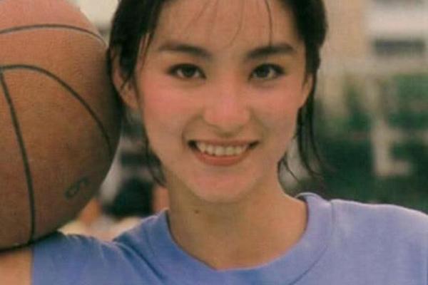 林青霞下巴之谜：解码女神美颜的秘密武器