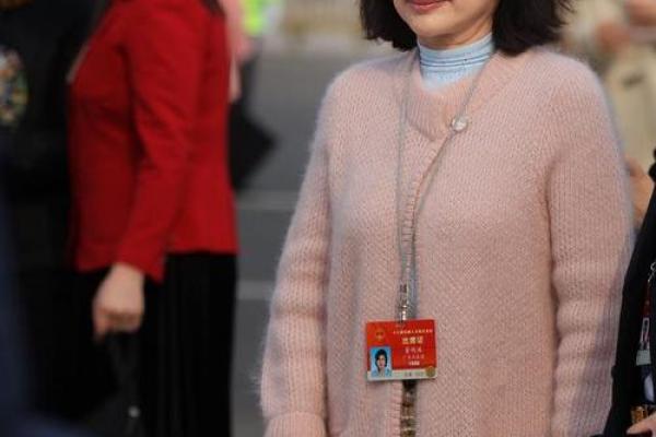 一手掌控商业奇迹，董明珠手相解码成功之道