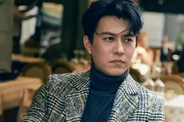 靳东婚姻命理大揭秘：揭秘明星夫妻的甜蜜秘诀！