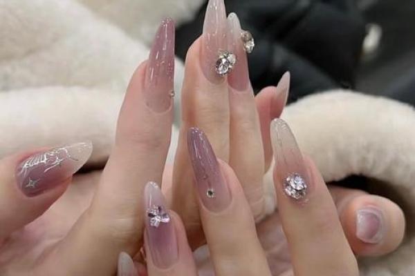 指甲色彩与财运：掌握这些颜色，让你的财富滚滚来