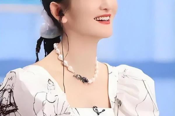 娱乐圈隐秘真相：谢娜命理分析，无子之谜大揭秘！