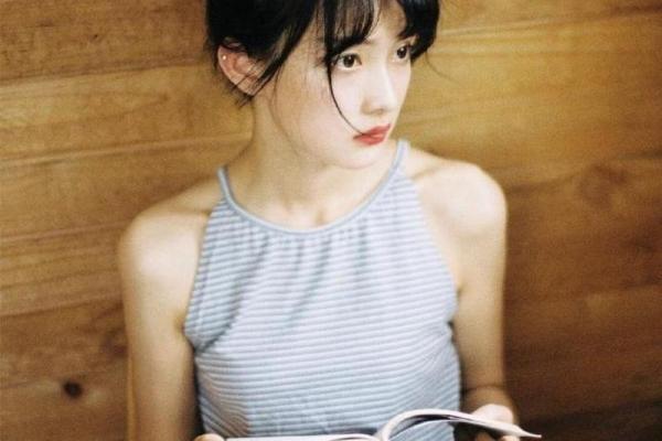杨舒洁：优雅与内涵并存的灵动之星