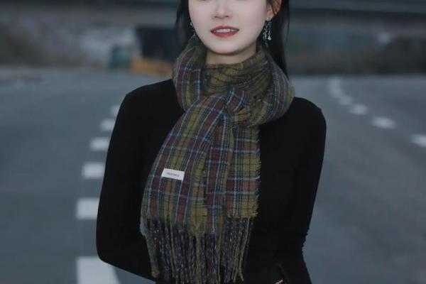 虎牙美艳，魅力四射！女子面相吸睛指数爆表！