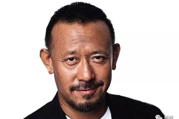 鼻梁挺直彰显富贵，揭秘男人面相中的财气秘密