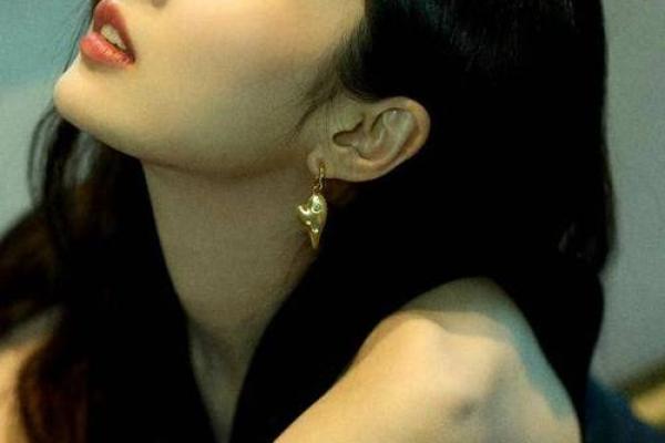 张慧雯命理揭秘：命运女神的偏爱与挑战