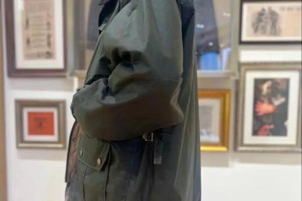 鼠年生肖穿搭指南：穿出个性，魅力无限