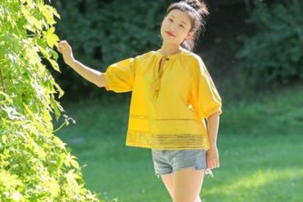 夏小沫：夏日清风，沫若星辰，名字中的独特韵味与运势解析