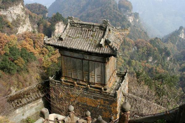 山川灵韵，运势涌动：揭秘山庄名字的神秘力量