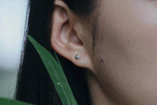 左眉尾痣女主，她的神秘魅力让人心动不已