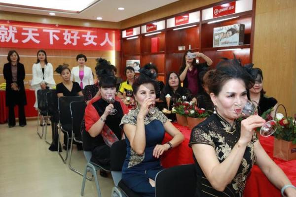 吴妮娜：温柔如水，智慧绽放的姓名魅力