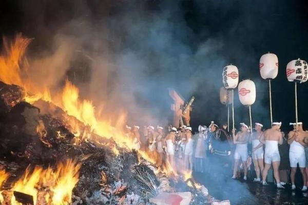 裸祭庆典：探寻日本独特民俗的神秘面纱