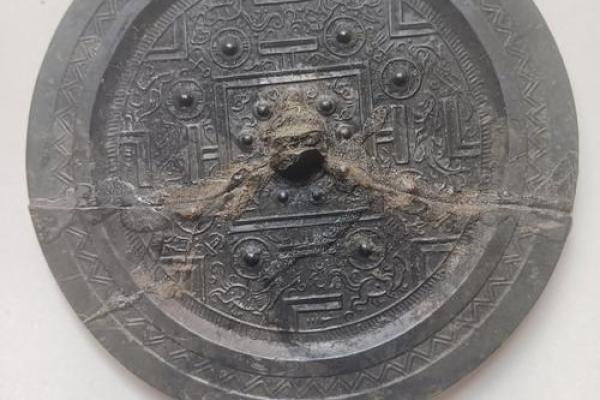 神秘魅力：揭秘手相中的16颗璀璨宝石