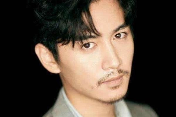 胡子浓密面相解析：男性魅力与运势的密语