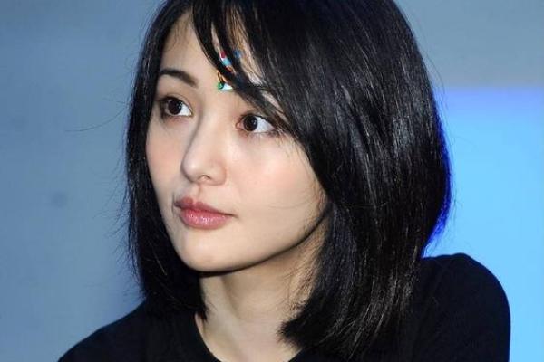 郑爽命理分析：揭秘她的命运之谜，未来路在何方？