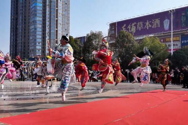 五月春风送暖，民俗盛宴共赏