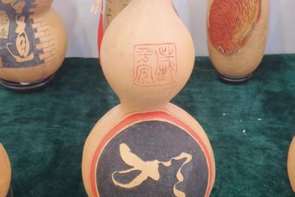 葫芦飘香迎佳节：传统民俗中的丰收庆典