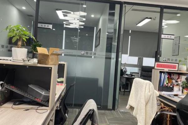 风水大师揭秘：办公室刀剑摆放，财运亨通之道
