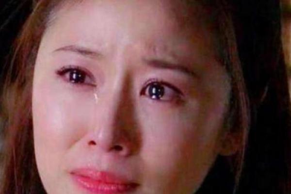 含泪女人面相：岁月刻下的深情印记