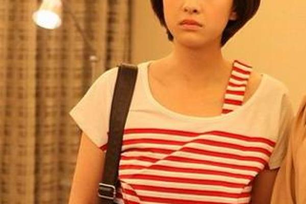 含泪女人面相：岁月刻下的深情印记