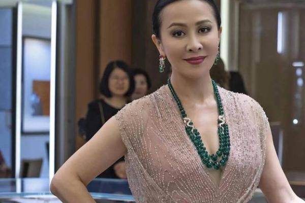 刘嘉玲生辰八字揭秘：命运多舛，演艺事业再攀高峰