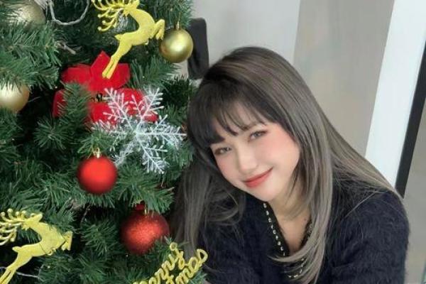 时尚焦点：脖间痣的潮流解读