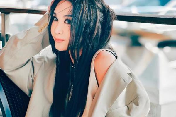 温碧霞命运揭秘：星盘解读，美丽背后的运势秘密！