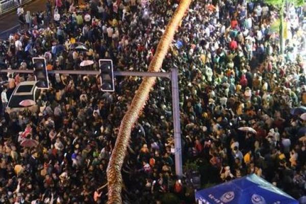 灯影摇曳夜半时：京族中秋赏月民俗盛况