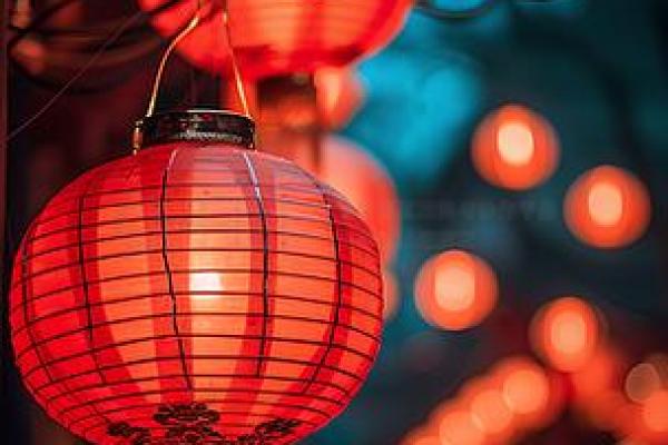 烟火辉煌迎佳节：探寻有灯笼的节日文化精髓