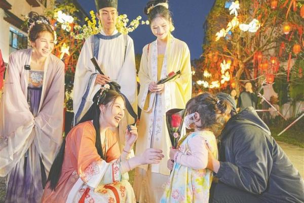 烟花璀璨闹元宵，民俗传承话团圆